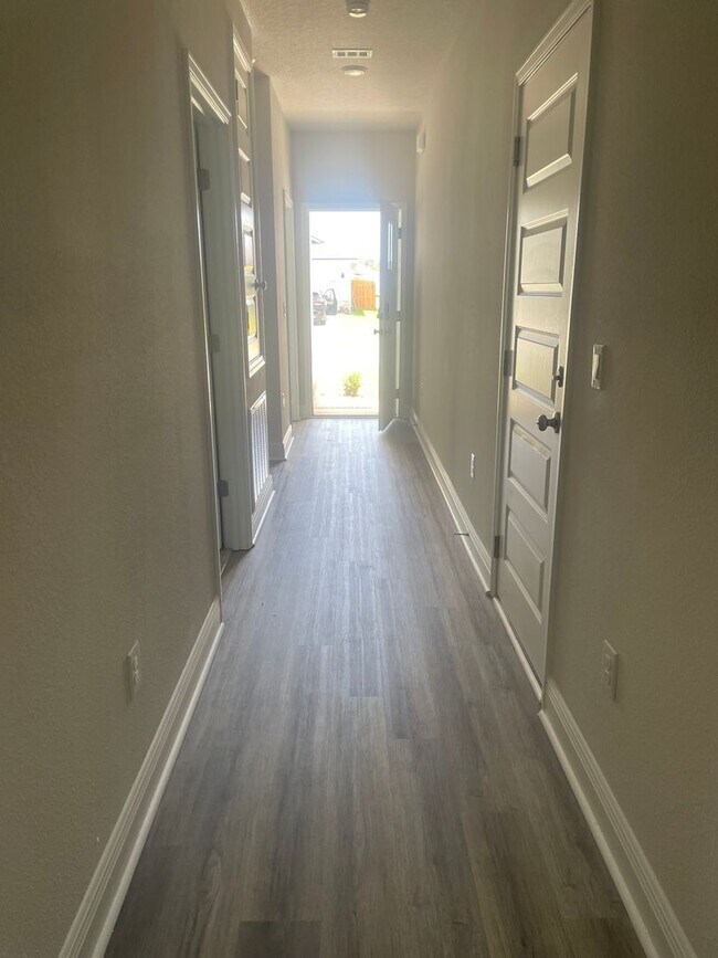 Building Photo - 8178 Fox Hunt Dr