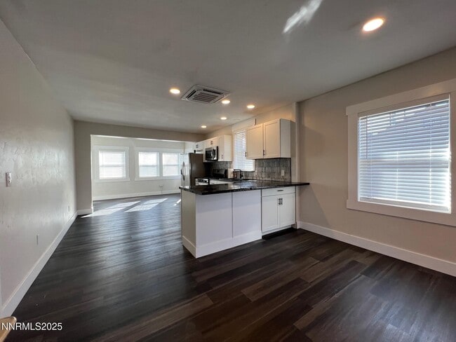 Building Photo - 618 Spokane St