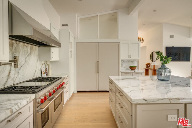 Building Photo - 10120 Cielo Dr