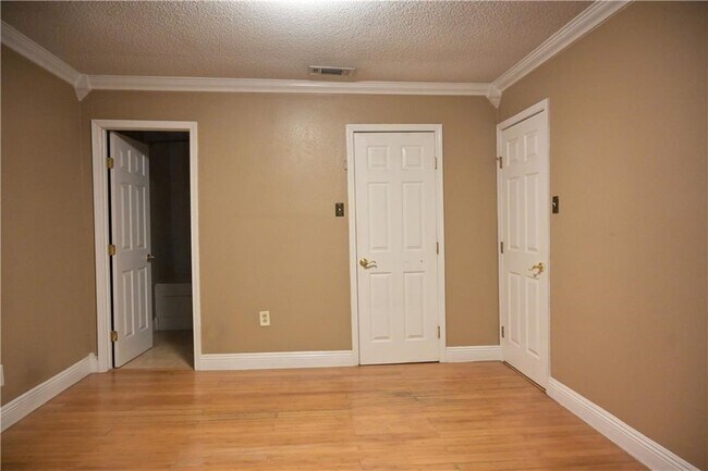 Building Photo - 1800 Watling Dr
