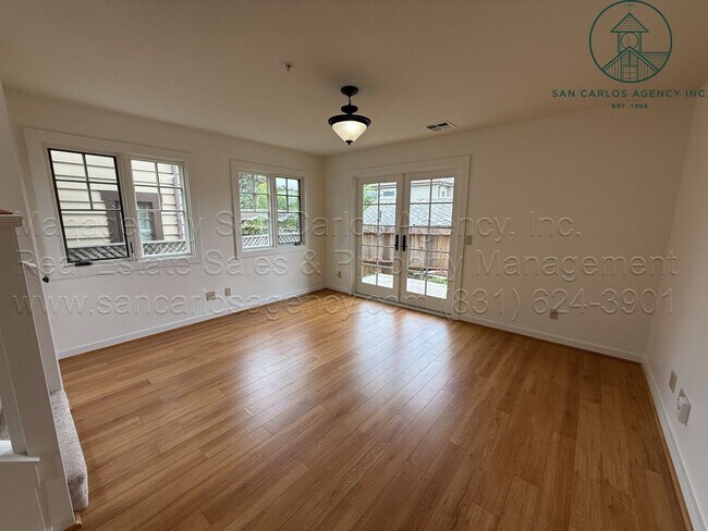 Foto del edificio - Perfectly Located Pacific Grove Craftsman ...