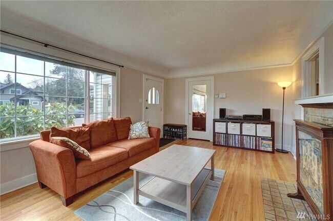 Foto del edificio - North Tacoma home, Tutor style, 4 bedroom,...