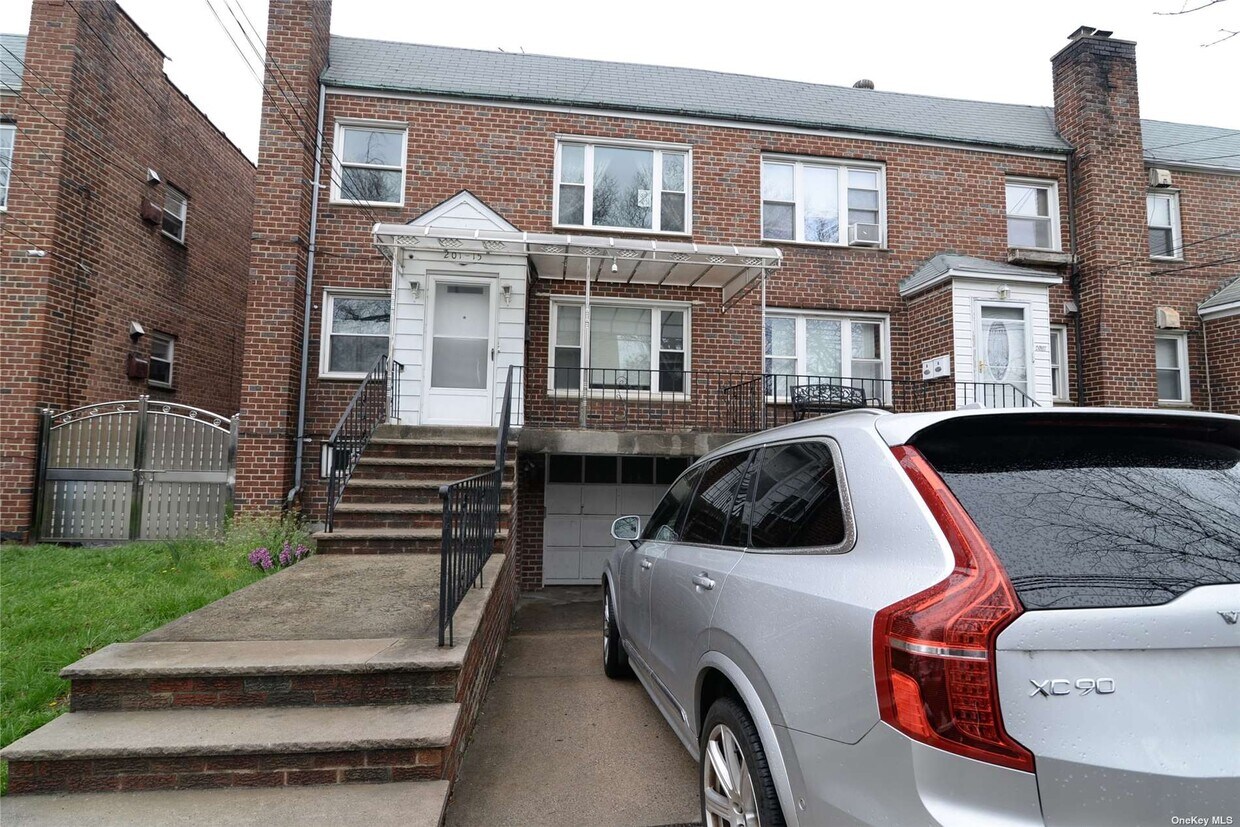 Primary Photo - 201-15 42nd Ave