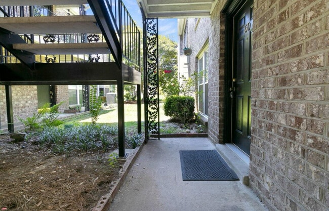 Foto del edificio - 650 Cornell St