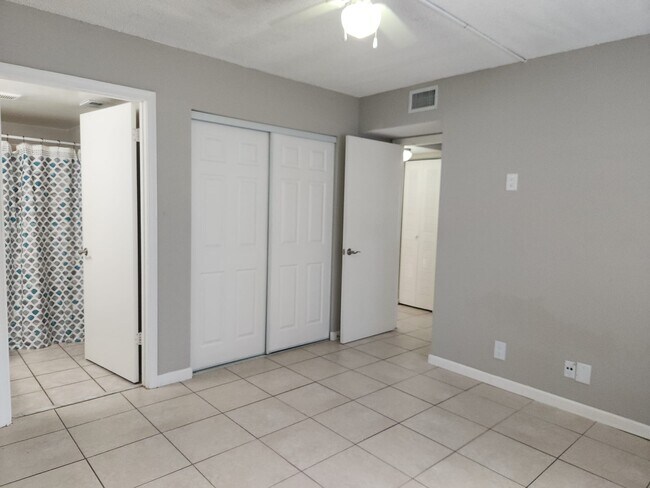 Building Photo - 3776 N University Dr