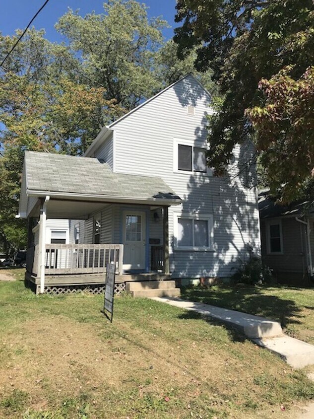 Primary Photo - Coming Soon- Large 4 bedroom 2 bath home i...