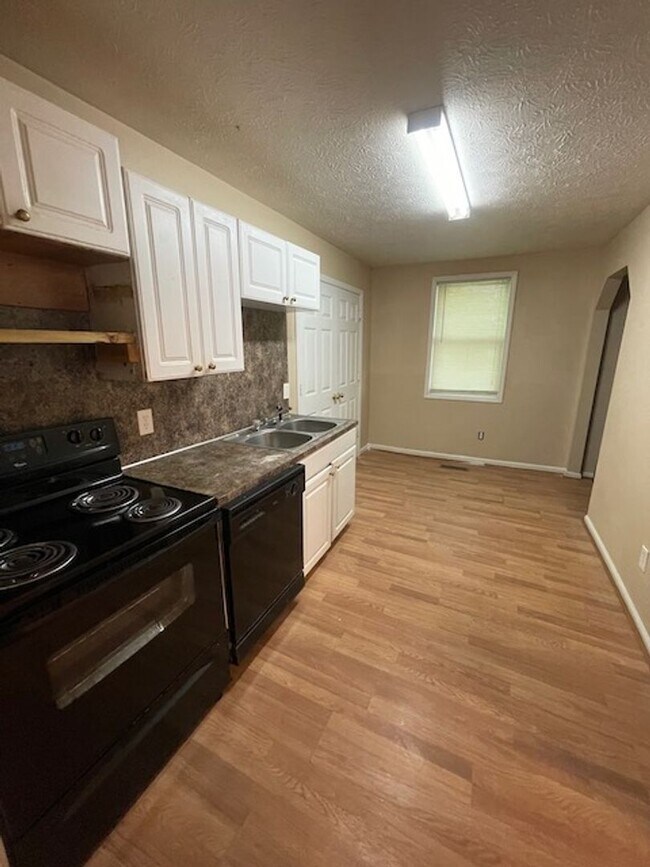Building Photo - North Columbus 3 bedroom for rent