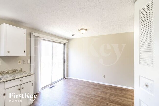 Foto del edificio - 5951 Western Hills Dr