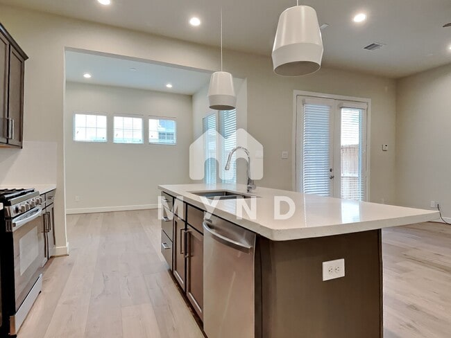 Building Photo - 10470 Executive Lake Dr