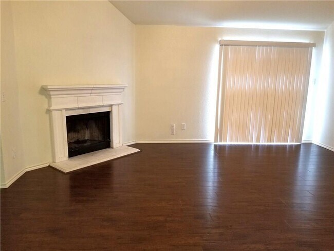 Foto del edificio - 5414 Carrington Dr