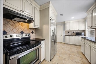 Building Photo - 5303 Heatherbrook Dr