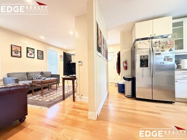 Building Photo - 5-7 Weitz Unit 7