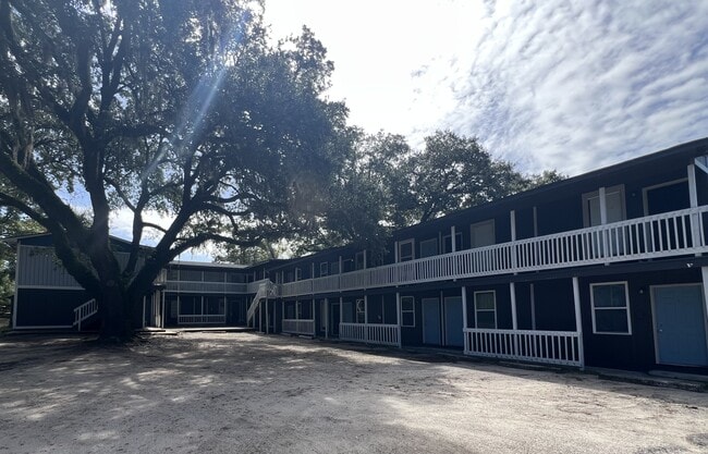 Building Photo - 2413 S Fraser St