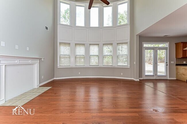 Building Photo - 2336 McIntosh Dr