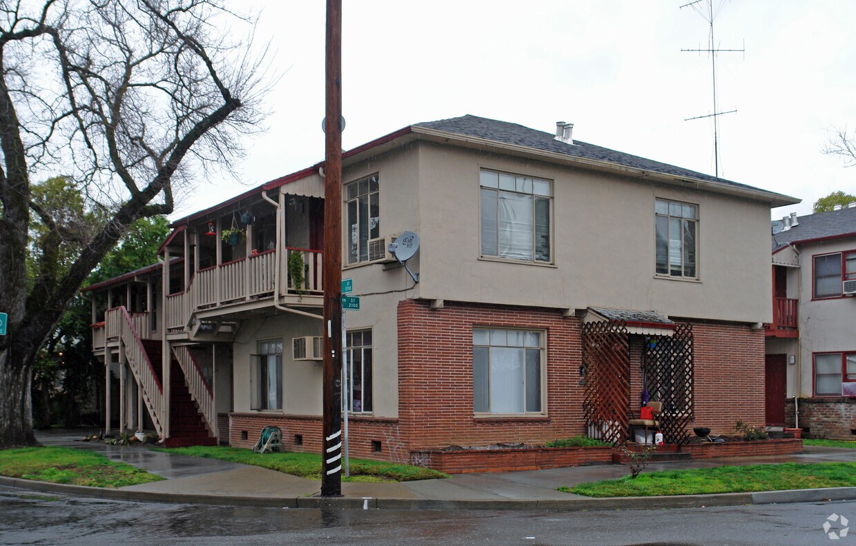 Building Photo - 2128 28th St