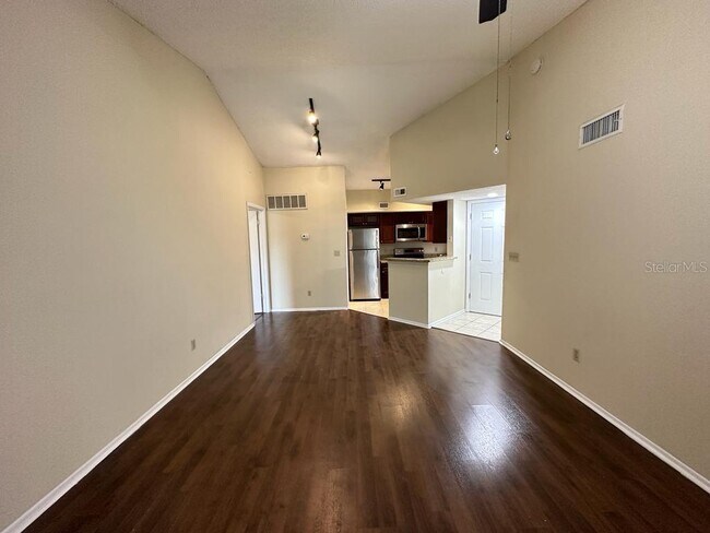 Building Photo - 1948 Lake Atriums Cir