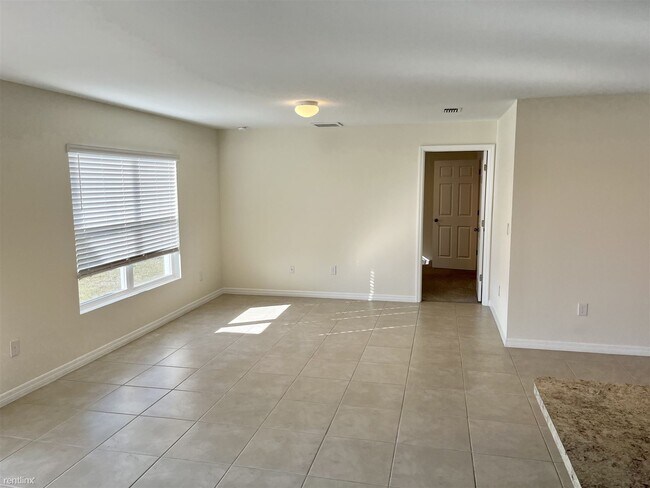 Foto del edificio - 4 br, 2 bath House - 4018 Northeast 9th Av...