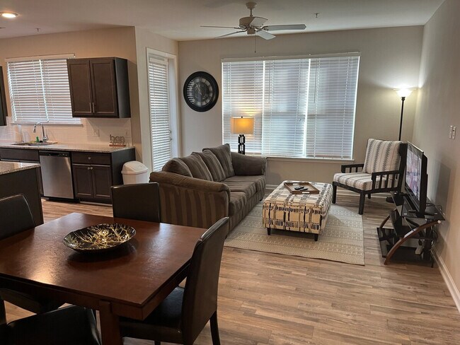 Foto del edificio - 1591 Millspring Dr