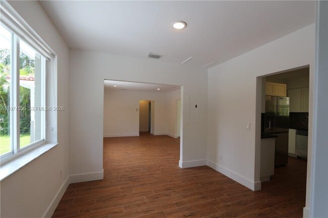 Building Photo - 2436 SW 19th Ave