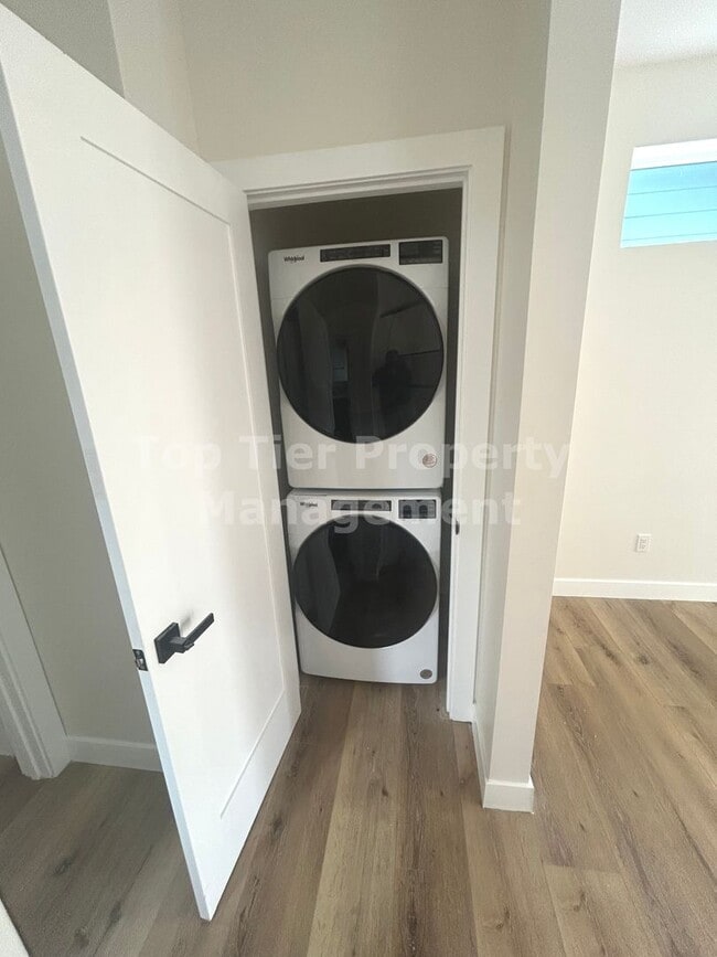 Building Photo - **BRAND NEW - 1 bed, 1 bath Unit in the Heart of South Park - Available NOW***