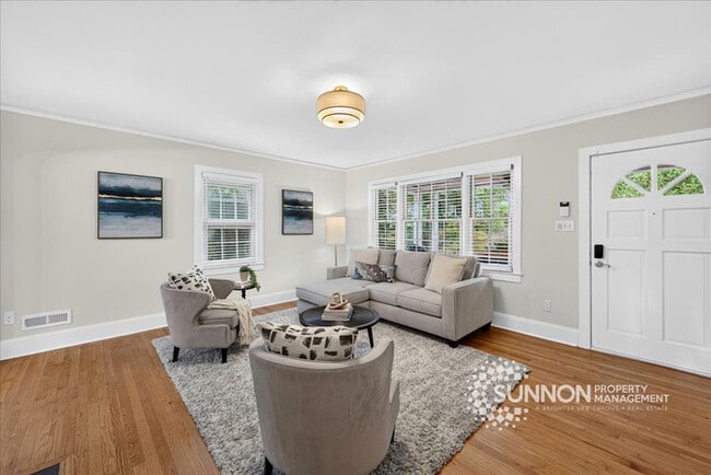 Building Photo - Adorable 3 Bedroom in Plaza Midwood Close to Everything