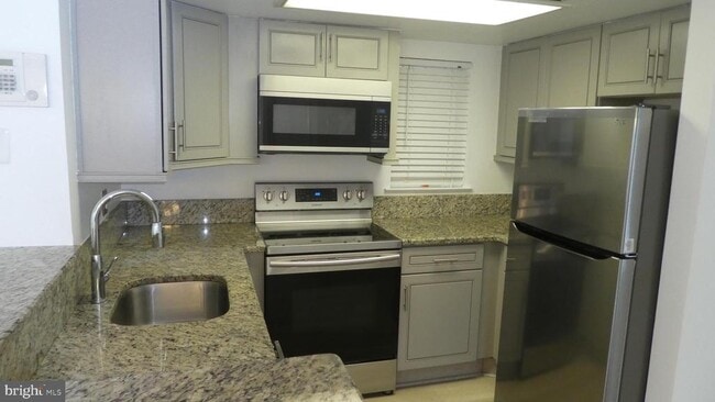 Building Photo - 1007 Summerglenn Ct