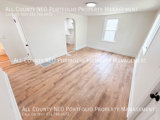 Building Photo - 560 Trevitt St