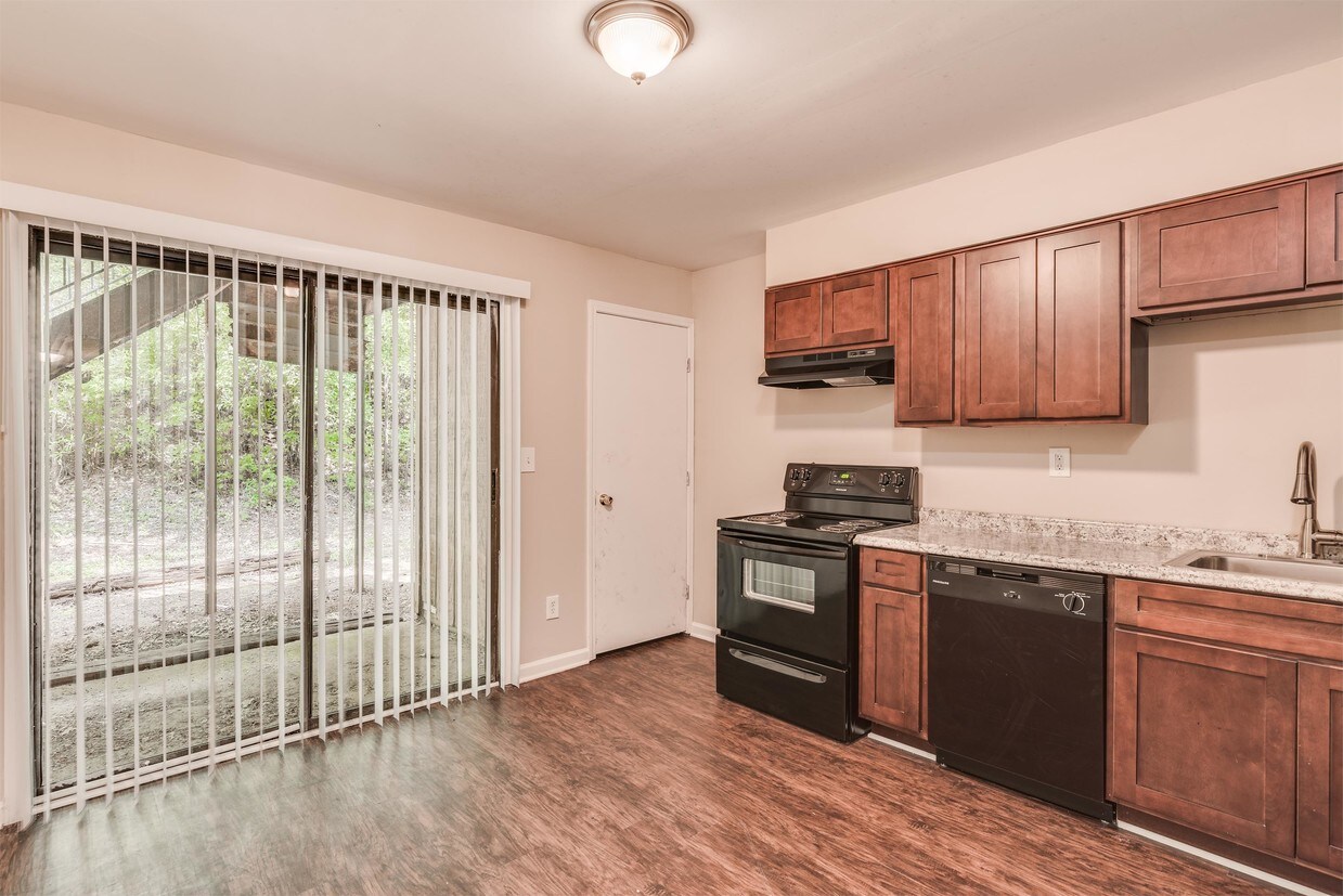 Foto principal - 605 Little Bear Dr