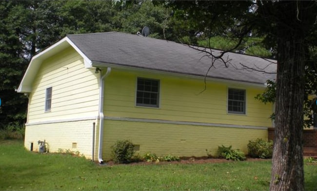 SIDE VIEW - 5936 Hammond Dr