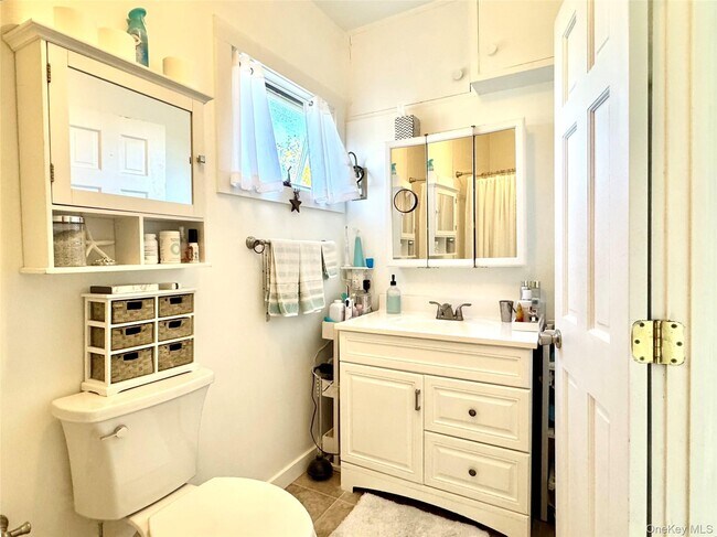 Foto del edificio - 42 Browns River Rd