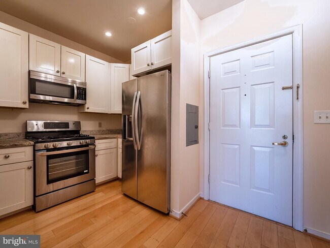 Foto del edificio - 1645 International Dr