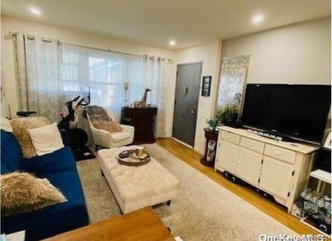 Foto del edificio - 765 Shore Rd