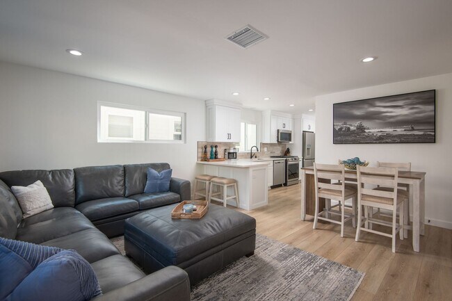 Building Photo - New full Remodel steps to beach / 3 bedroo...