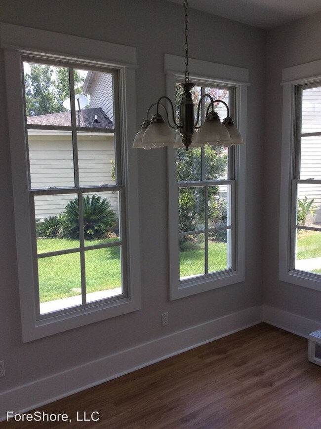 Building Photo - 10 Halsey Cir