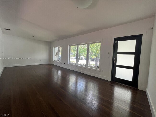 Foto del edificio - 3 br, 3 bath House - 2728 Kirk St