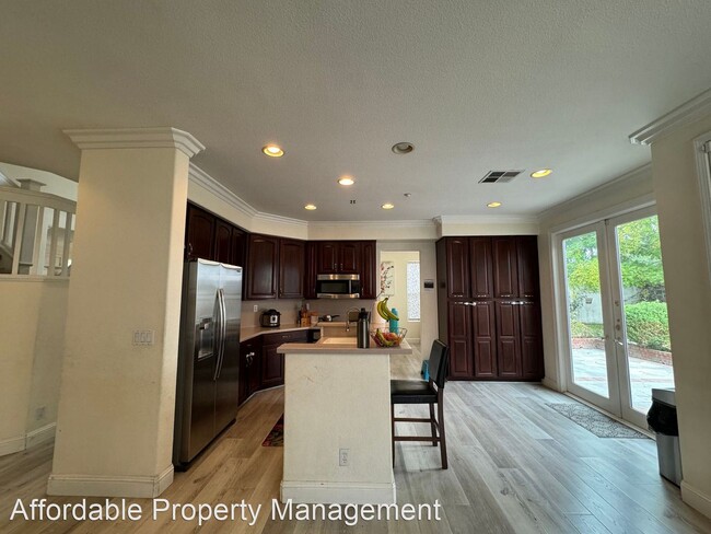 Foto del edificio - 5 br, 3 bath House - 30718 Knight Court