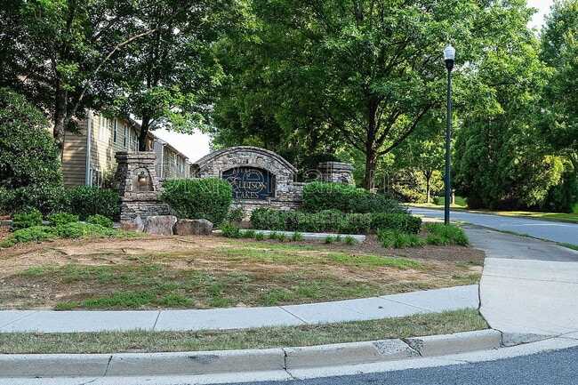 Building Photo - 1959 Lakeshore Overlook Cir NW