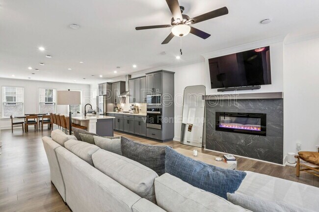 Building Photo - 3371 Macaiva Aly