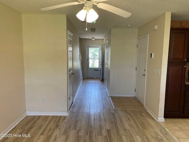 Foto del edificio - 2107 Cass Lake Dr