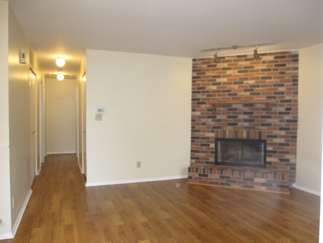 Building Photo - 1341 Mulberry Ln