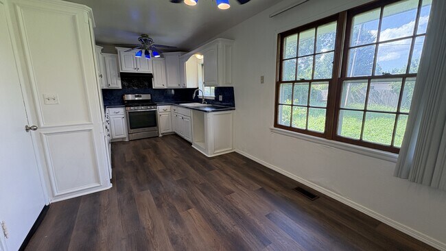 Foto del edificio - 513 SW 56th St