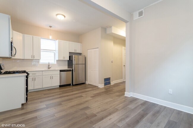 Building Photo - 2909 N Ridgeway Ave