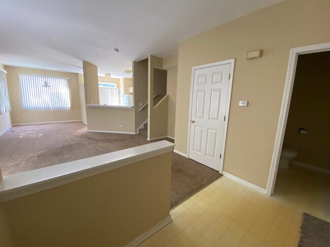 Building Photo - 170 Hidden Pond Cir
