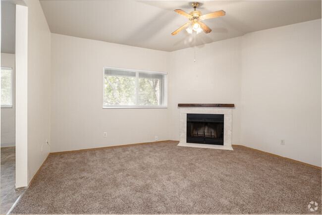 2BD, 1BA - 950SF - Alderbury Cove