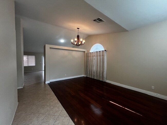 Foto del edificio - Stylish & Solar-Powered 5-Bed Gem with Vau...