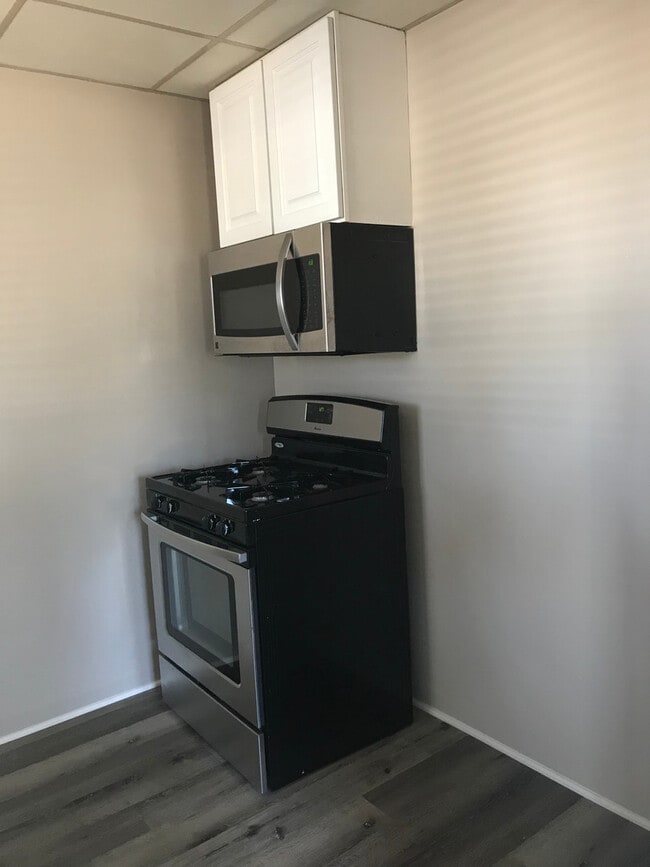 Foto del edificio - TWO BEDROOM HOUSE IN LAKEWOOD--GREAT LOCATION--CALL US TODAY!!