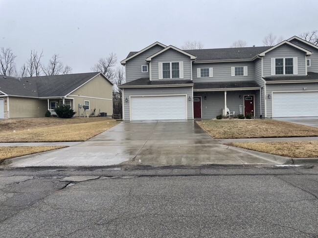 Building Photo - 610 Highland Ridge Dr