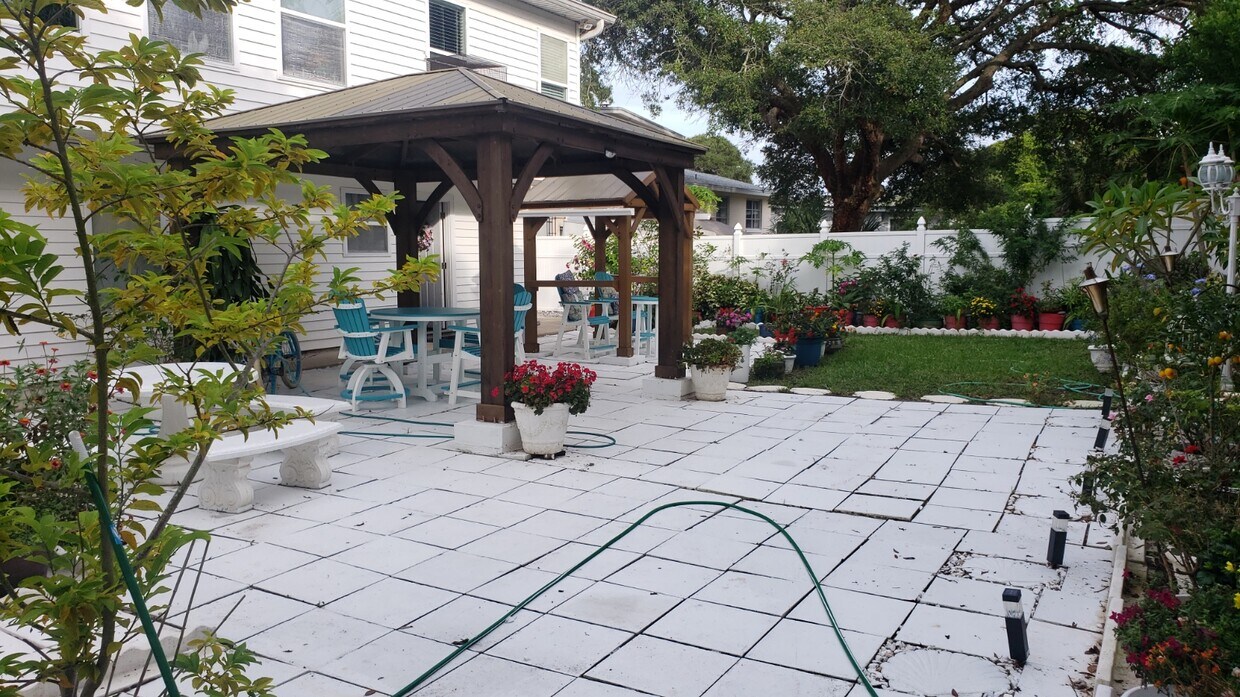 Foto principal - 486 Pinewood St