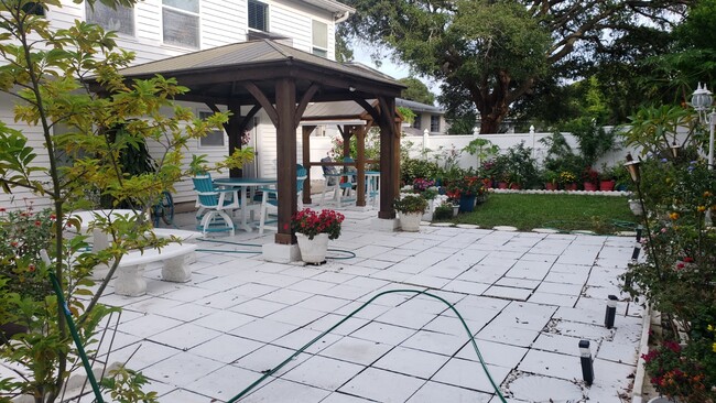 Photo - 486 Pinewood St House