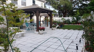 Building Photo - 486 Pinewood St